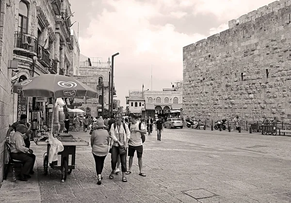 エルサレム イスラエル 2017 古代の通りとヤッファの門近くのエルサレム旧市街の建物です ヤッファの門は 旧市街に最も重要な門の一つ — ストック写真