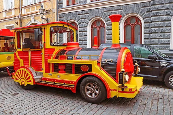 Tallinn Estônia Agosto 2018 Trem Cidade Vermelha Veículo Turístico Turístico — Fotografia de Stock