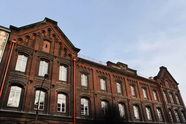 市内の古い建物都市クラクフ ポーランドのカジミェシュ地区 1886 の学校 — ストック写真