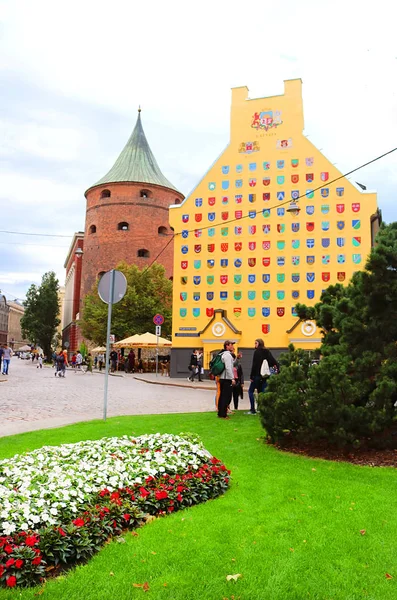 Riga Lettland August 2018 Pulverturm Und Jacobs Kasernengebäude Mit Wappen — Stockfoto