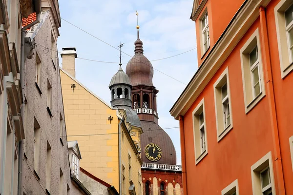 Utsikt Fra Kramu Street Til Gamle Bygninger Utsikt Riga Domkirke – stockfoto