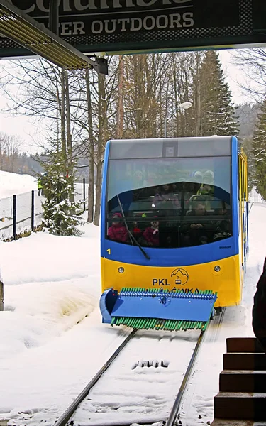 Zakopane Polonia Diciembre 2010 Teleférico Viaja Desde Pico Gubalowka 1126 — Foto de Stock