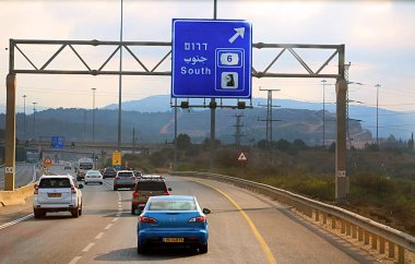 İsrail - 21 Eylül 2017: Güney sabah İsrail yol