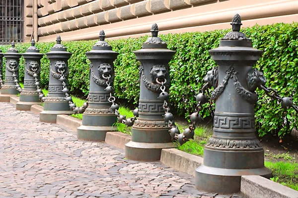 Fence Lions Chains Main Building Saeima Parliament Republic Latvia Riga — ストック写真