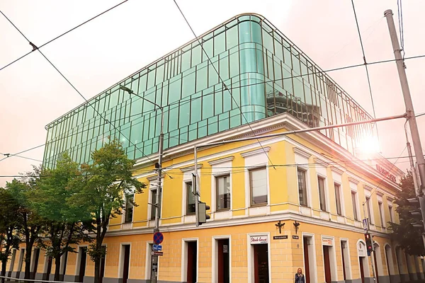 Tallinn Estonia Agosto 2018 Edificio Antiguo Con Parte Superior Moderna — Foto de Stock