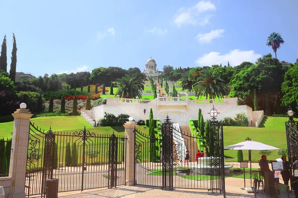 Haifa, Israël - 18 September 2017: Bahai tuinen en tempel op — Stockfoto