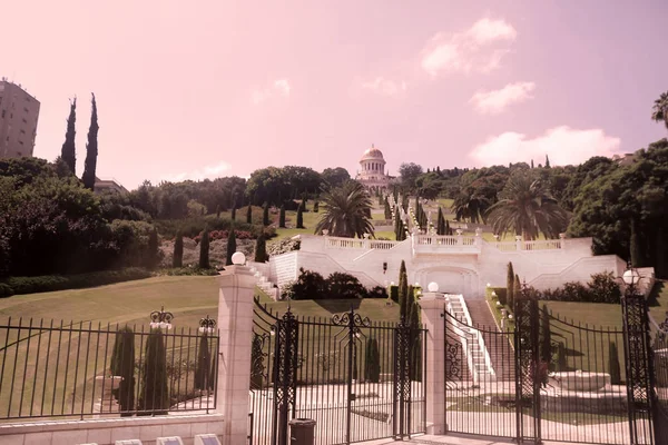 Bahai bahçeleri ve tapınak şehirde Haifa, İsrail Carmel Dağı eteklerinde — Stok fotoğraf