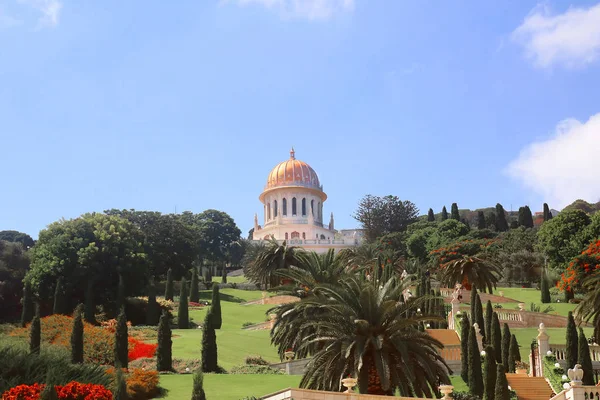 Bahai tuinen en tempel op de hellingen van de berg Karmel in — Stockfoto