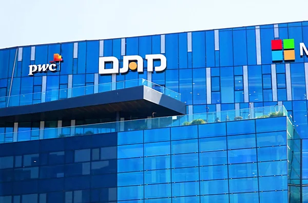 HAIFA, ISRAEL - SEPTEMBER 18, 2017: View of office building with famous logos (PWC)  in Haifa MATAM high tech campus. The Park is an international technology center, with some of the world's leading hi-tech companies — Stock Photo, Image