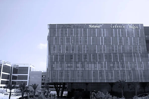 HAIFA, ISRAEL - 18 de septiembre de 2017: Vista del edificio de oficinas Regus en el campus de alta tecnología Haifa MATAM. El parque es un centro tecnológico internacional, con algunas de las principales empresas de alta tecnología del mundo —  Fotos de Stock