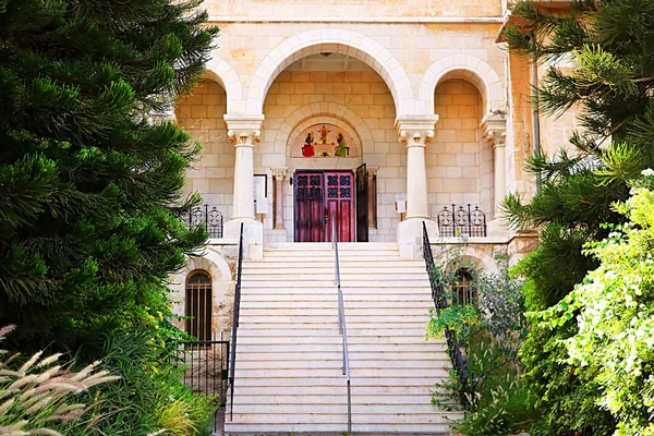Лестница в Латрунском траппистском монастыре в Израиле — стоковое фото