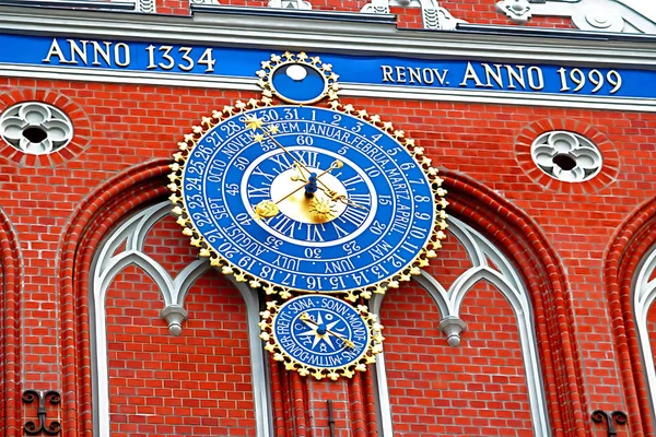 Detalj av astronomiska uret på house of blackheads, riga, Lettland — Stockfoto