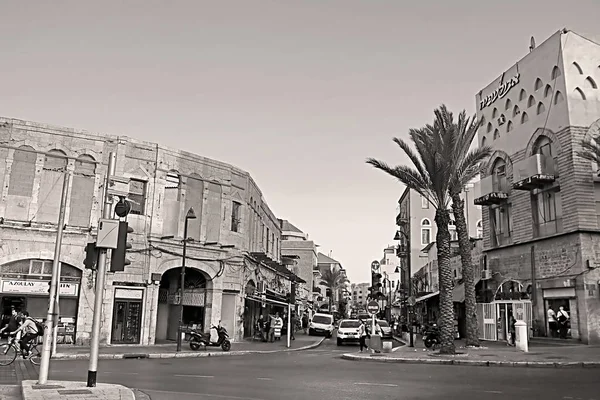 TEL AVIV, ISRAEL - SEPTEMBER 17, 2011: View of old street in the old town (Jaffa), Yafo — 스톡 사진
