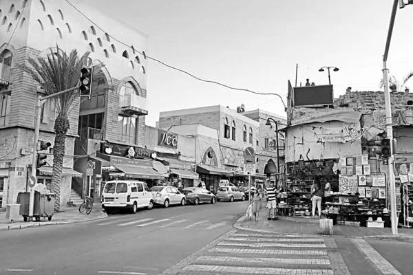 TEL AVIV, ISRAEL - SEPTEMBER 17, 2011: View of old street in the old town (Jaffa), Yafo — 스톡 사진