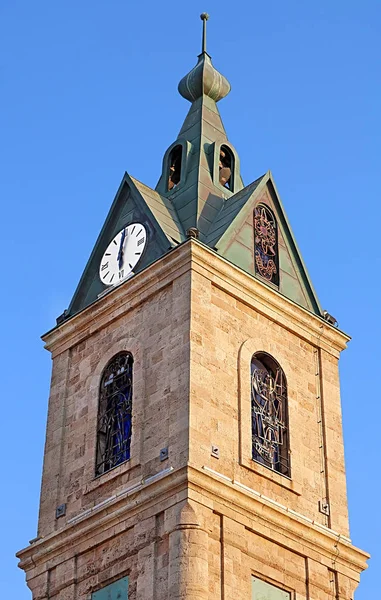 Torre do Relógio vista para a Praça Yossi Carmel em Jaffo antigo em Tel Aviv, Israel — Fotografia de Stock