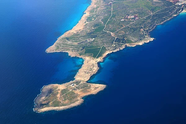 View from an airplane of island of Cyprus. Seacoast line with blue Mediterranean sea — Stock Photo, Image
