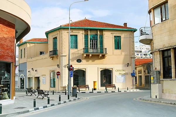 Winkels in Larnaca. Crystal Palace is een winkel aan de Zenonos Kitieos-straat — Stockfoto