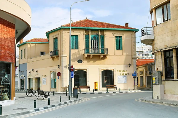 Shops in Larnaca. Crystal Palace is a store located at Zenonos Kitieos street — Stock Photo, Image