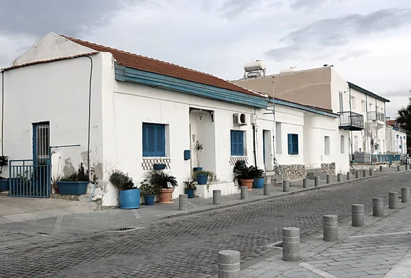 Casas perto do mar em Larnaca, Chipre — Fotografia de Stock