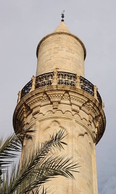 Larnaka, Kıbrıs'taki Grans Camii'nin (Djami Kebir) minaresi