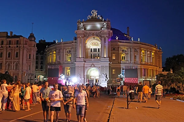 ODESSA, UKRAINE-HEINÄKUU 21, 2012: Odesa-oopperateatteri — kuvapankkivalokuva