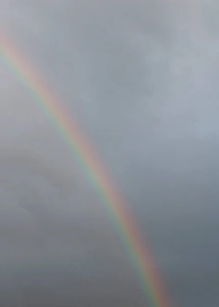 Regenboog op de straat van Larnaca, Cyprus — Stockfoto