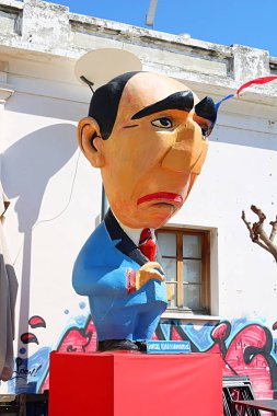 Limasol, Kıbrıs - 05 Mart 2019: Geleneksel Karnaval karakterinin dev tam uzunlukta heykeli