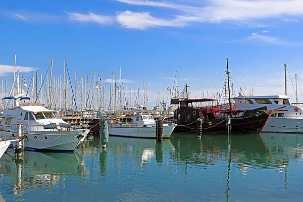 Yachts in Larnaca port, Cyprus. One black boat is different from — Stock Photo, Image