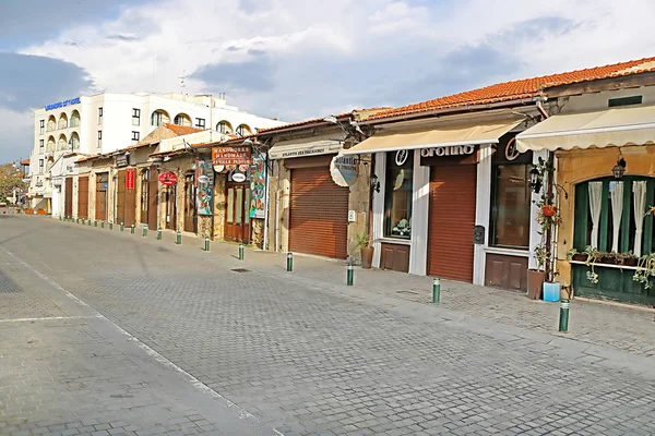 Larnaca, Zypern - 03. März 2019: pavlou valsamaki street, eine touristische Straße, die zur Kirche des Heiligen Lazarus führt — Stockfoto