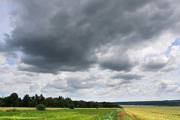 Countryside with fields and stormy sky — Stock Photo, Image