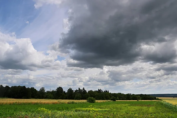 Countryside with fields and stormy sky — Stock Photo, Image