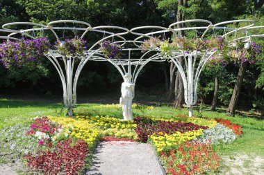 Kiev, Ukrayna-13 Temmuz 2019: 14 Haziran- 28 Temmuz spivoche pole çiçek sergisinde adı altında 