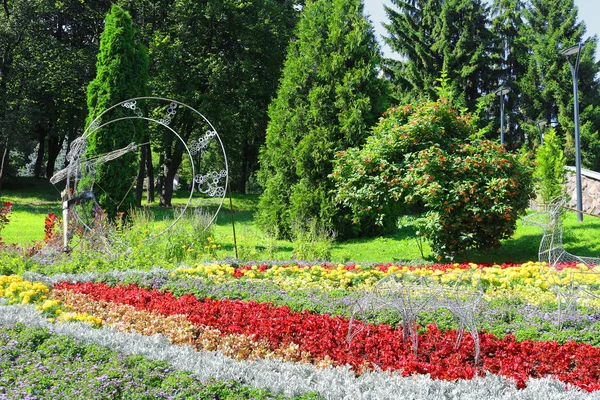 KYIV, UKRAINE-JULY 13, 2019: June 14- July 28 at Spivoche Pole flower exhibition under name "Flower Hellas". Archer — Stock Photo, Image