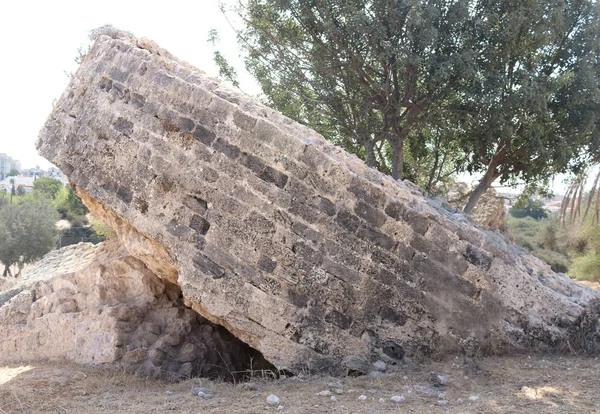 Ruins of the tower in the park, Ashkelon, Israel — Stock Photo, Image