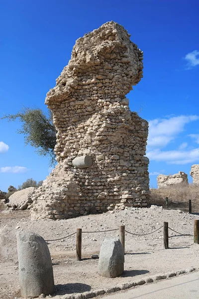 Ruins of the tower in the park, Ashkelon, Israel — Stock Photo, Image