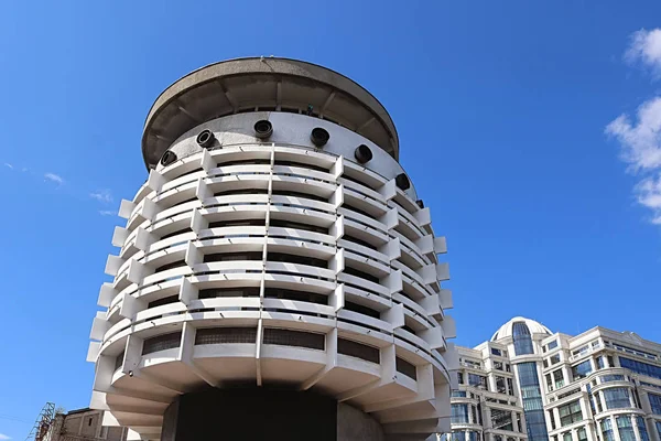 KYIV, UKRAINE - 13 JUILLET 2019 : Salut Hôtel dans le centre de la ville. Hôtel trois étoiles de 7 étages à Kiev avec 100 chambres (90 simples et 10 "suites" de deux chambres), construit en 1984 selon la conception de l'architecte A. Miletsky — Photo