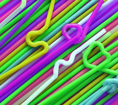 Esnek bir parçaya sahip renkli plastik kokteyl tüpleri, düğüme veya zikzak şeklinde veya kalp şeklinde bükülebildiği için. Modern ve neon moda renkler. Eko kavramı