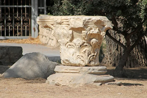 Ρωμαϊκά ερείπια στο πάρκο, Ashkelon, Ισραήλ — Φωτογραφία Αρχείου