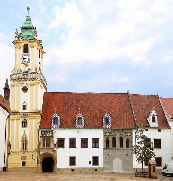 Bratislava 'daki eski belediye binası Eski kasaba, Slovakya — Stok fotoğraf