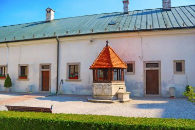 Avrupa, Slovakya 'da Pila adlı yerleşim yerinin yanındaki Kızıl Taş Kale' de.