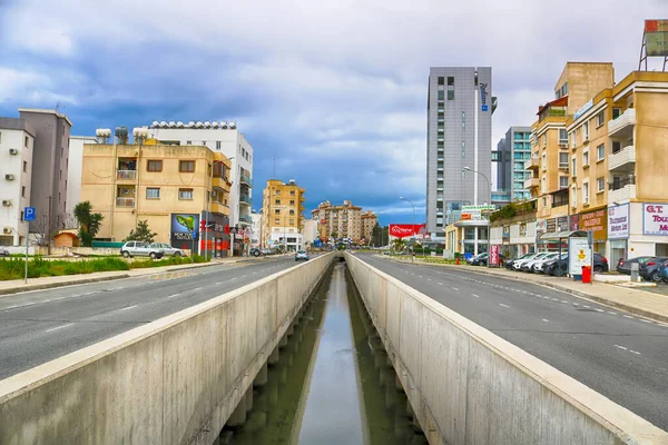 Larnaca Cyprus Março 2019 Vista Córrego Que Dividiu Ammoxostou Avenue — Fotografia de Stock