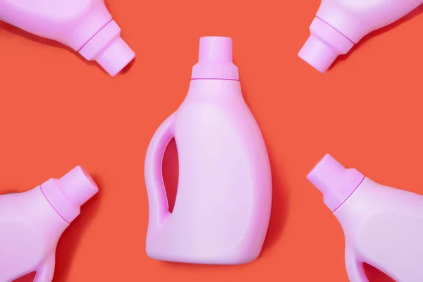 Розовые Бутылки Красном Фоне Концепция Очистки — стоковое фото