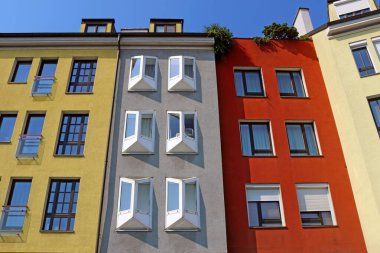 Mikulasska Caddesi, Bratislava, Slovakya 'daki renkli bina