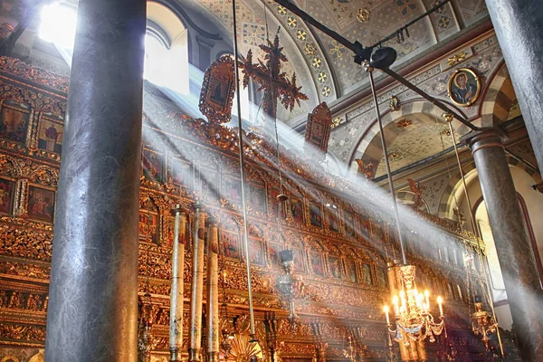 Istanbul Turquía Marzo 2013 Rayos Luces Interior Catedral San Jorge —  Fotos de Stock