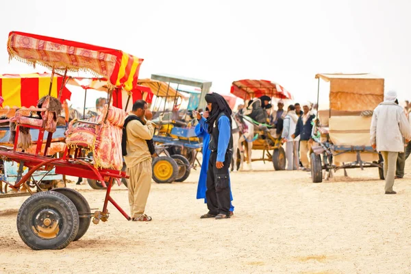 Desert Sahara Tunisia Mayo 2008 Los Residentes Locales Brindan Servicios — Foto de Stock