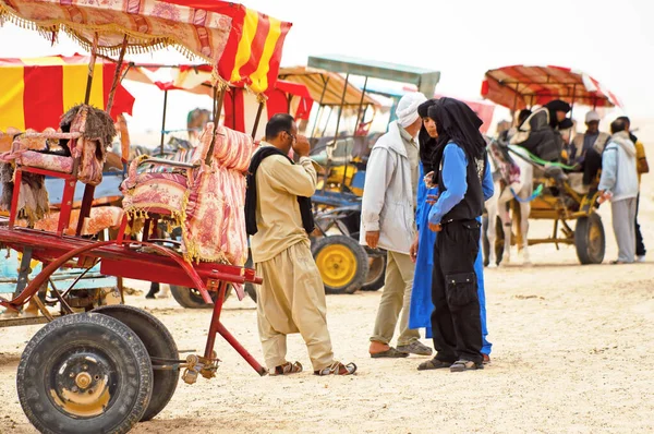 Desert Sahara Tunisia Mei 2008 Lokale Bewoners Bieden Paardrijdiensten Aan — Stockfoto