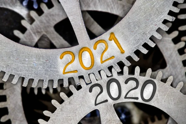 Foto Tandhjulsmekanism Med Nummer 2021 Och 2020 Präglat Metallytan Begreppet — Stockfoto