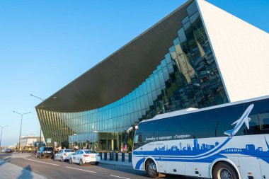 Saratov, Rusya - 22 Ağustos 2019: Gagarin havaalanında otobüs