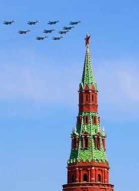 Rus Hava Kuvvetleri 2018 yılında Moskova Mai 4, Moskova Kremlin eski kule üzerinde uçan uçak Moskova Mai 4 mücadele.