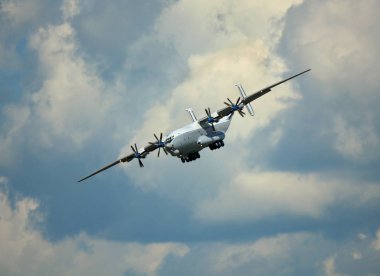 Ağır turboprop nakliye uçakları An-22 